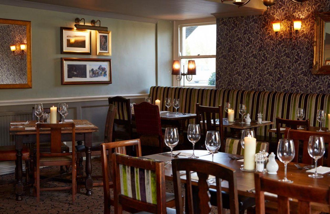 Royal George Hotel By Greene King Inns Birdlip Restaurant photo